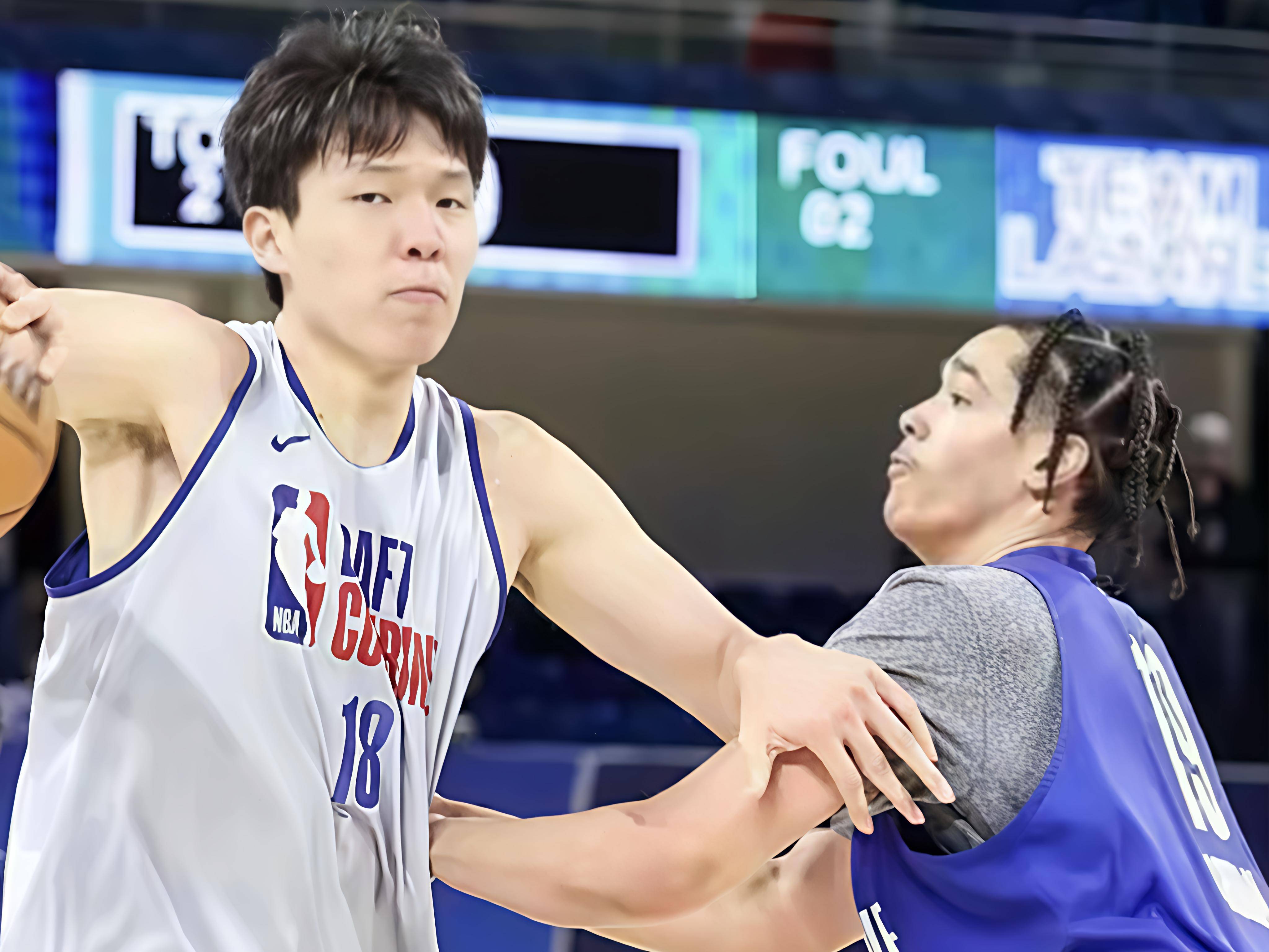 快船新秀表现惊艳，全场观众掌声不断，这个完成世界她的.