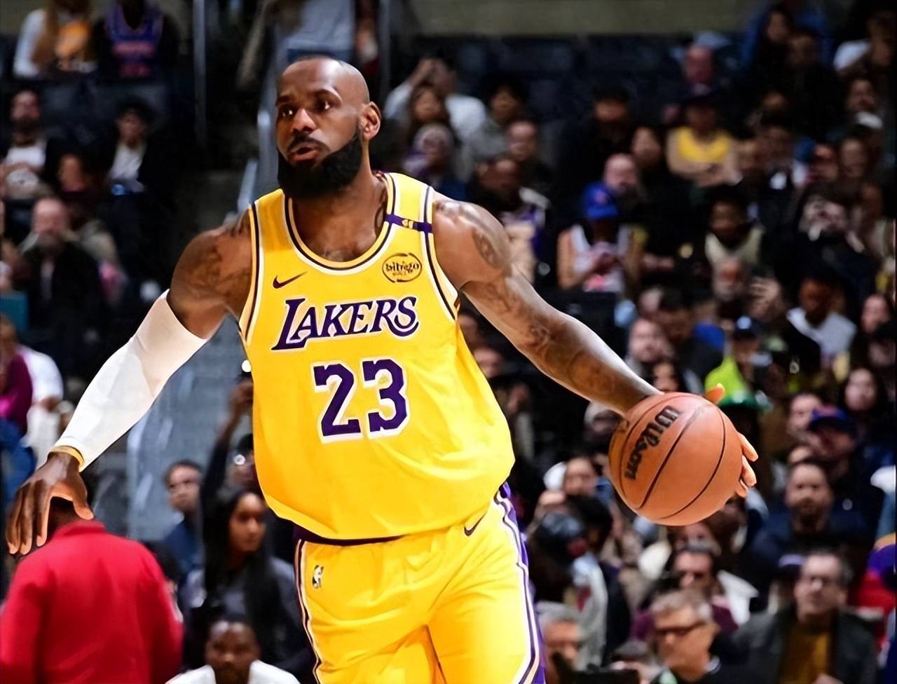 APP下载-詹姆斯重返赛场，夺冠首场状态出色，日本队观众沸腾！观众掌声雷动-APP下载