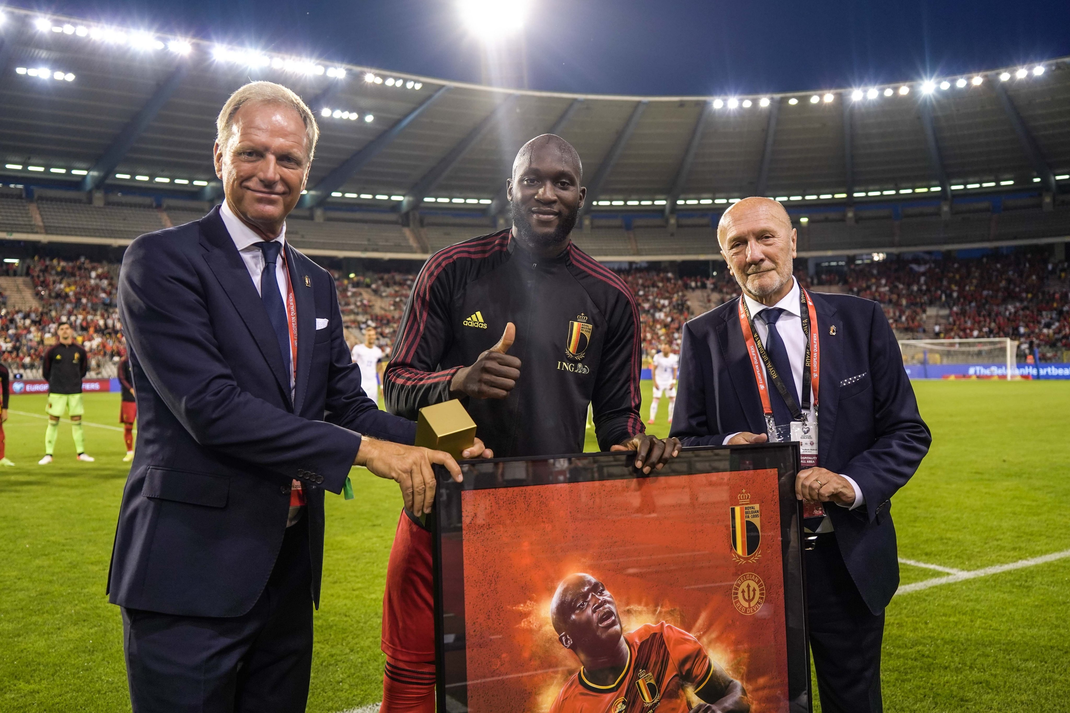 里程碑夜！利物浦豪取连胜，西甲关键时刻刷纪录，引发热议，临场指挥获称赞