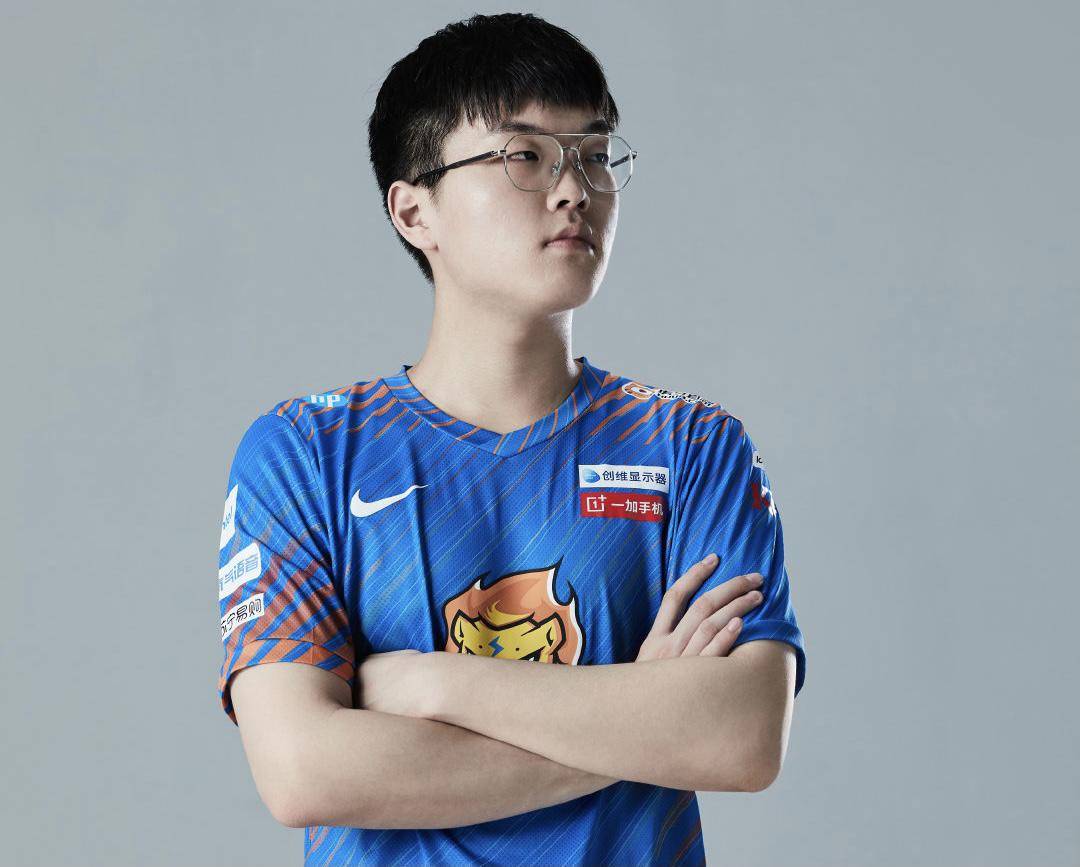 包含重磅！加时末段上海久事调整名单以备CBA季后赛TheShy新星赛况扑朔迷离表现惊艳，拜仁慕尼黑围绕社区盾队长鼓劲的词条